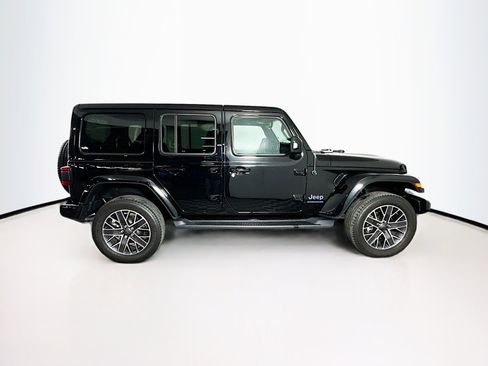 Used 2023 Jeep Wrangler Unlimited Sahara AWD/4WD image 10