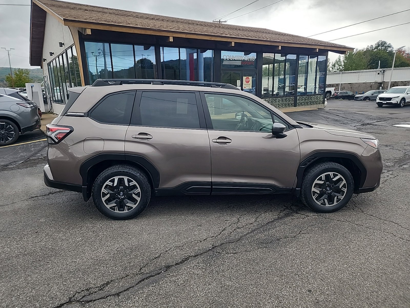 Used 2025 Subaru Forester Premium AWD/4WD image 9