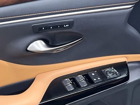 Certified 2024 Lexus ES 300h w/ Premium Package FWD image 10