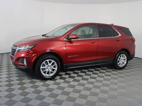 Used 2024 Chevrolet Equinox LT image 2