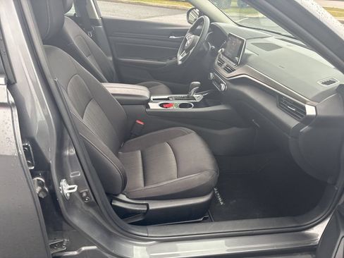 Used 2024 Nissan Altima 2.5 SV FWD image 28