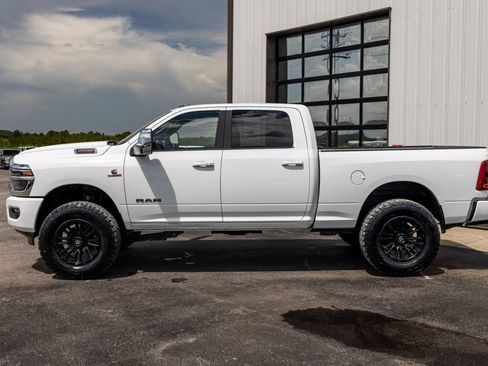 Used 2026 RAM 2500 Laramie AWD/4WD image 2