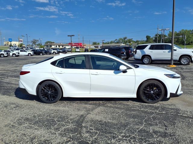 Used 2025 Toyota Camry SE FWD image 3