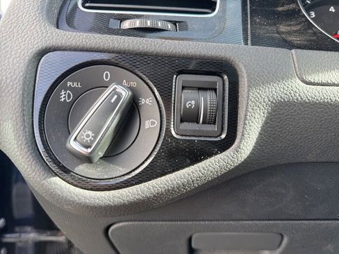 Used 2017 Volkswagen GTI SE image 17