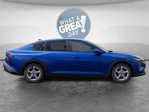 New 2025 Kia K4 LXS image 7