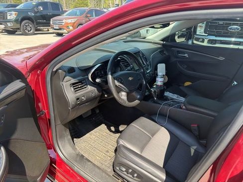 Used 2019 Chevrolet Impala LT w/ LT Convenience Package image 4