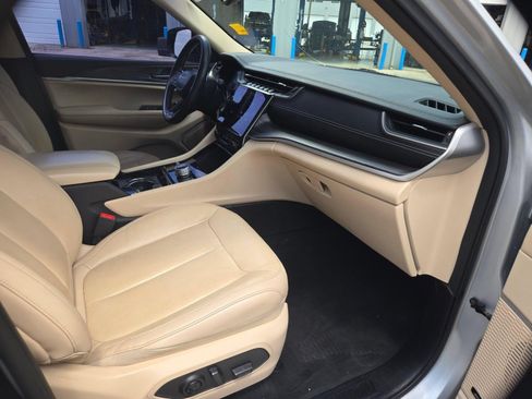 Used 2021 Jeep Grand Cherokee L Limited w/ MOPAR Finishing Package AWD/4WD image 22