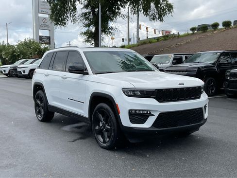Used 2023 Jeep Grand Cherokee Limited w/ Black Appearance Package AWD/4WD image 7