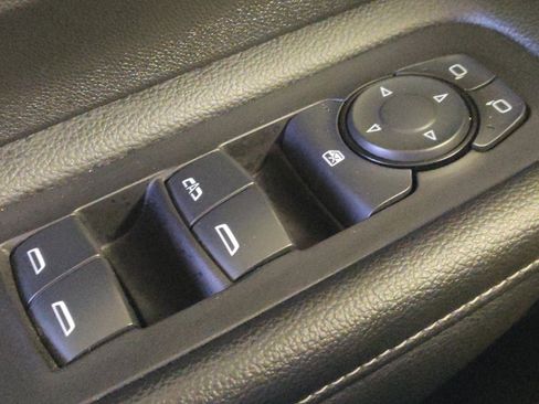 Used 2024 GMC Terrain SLE AWD/4WD image 27