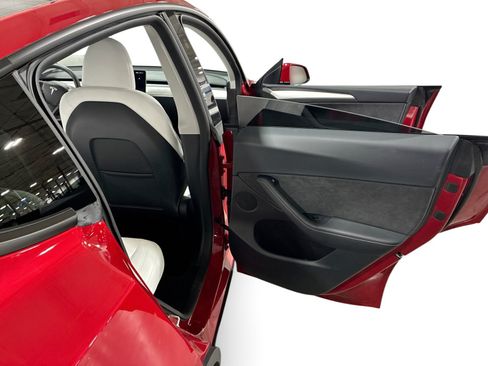 Certified 2023 Tesla Model Y Long Range AWD/4WD image 12