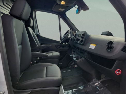 New 2025 Mercedes-Benz Sprinter 2500 image 18