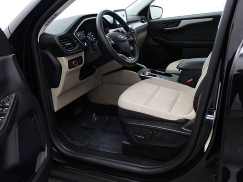 Used 2022 Ford Escape SE w/ SE Sport Appearance Package AWD/4WD image 13