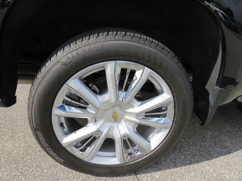 Used 2025 Chevrolet Silverado 1500 High Country w/ High Country Premium Package AWD/4WD image 12