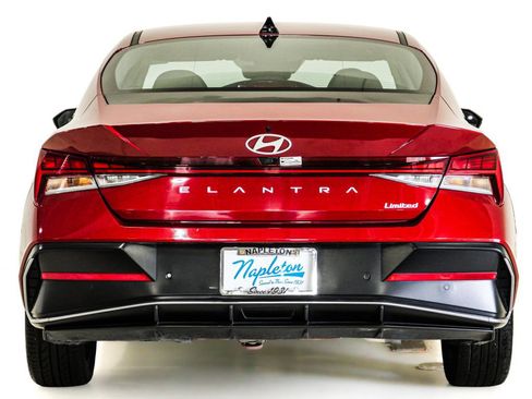 Used 2024 Hyundai Elantra Limited FWD image 8