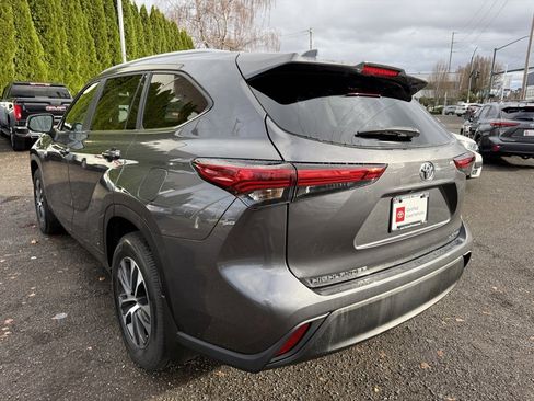 Used 2023 Toyota Highlander XLE image 5