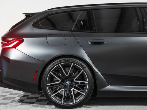 Used 2026 BMW M5 Touring AWD/4WD image 3