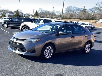 Used 2018 Toyota Corolla LE video 3