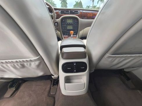 Used 2005 Jaguar S-TYPE 4.2 image 26