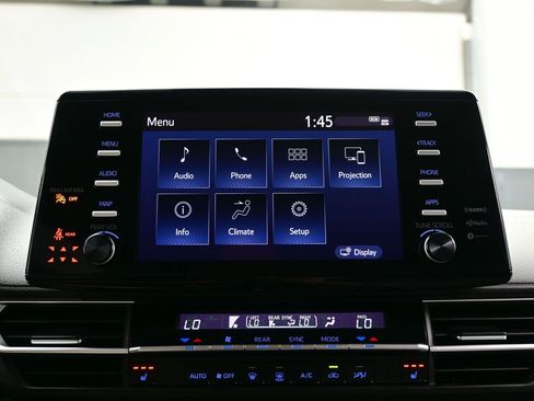 Used 2024 Toyota Sienna XLE FWD image 21