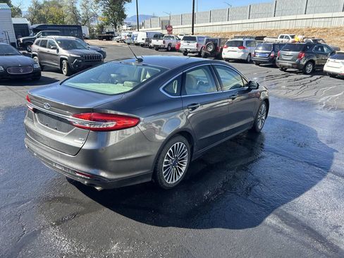 Used 2017 Ford Fusion SE w/ Fusion SE Technology Package image 15