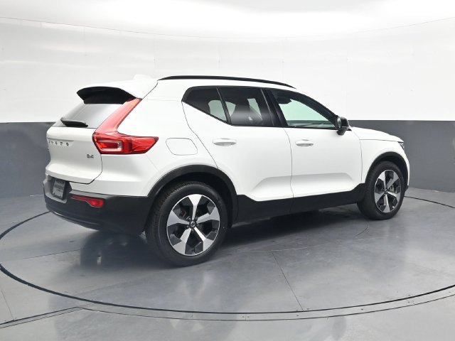 Used 2023 Volvo XC40 B4 Ultimate FWD image 4