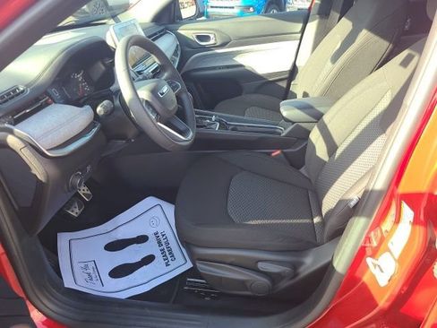 Used 2025 Jeep Compass Sport image 11