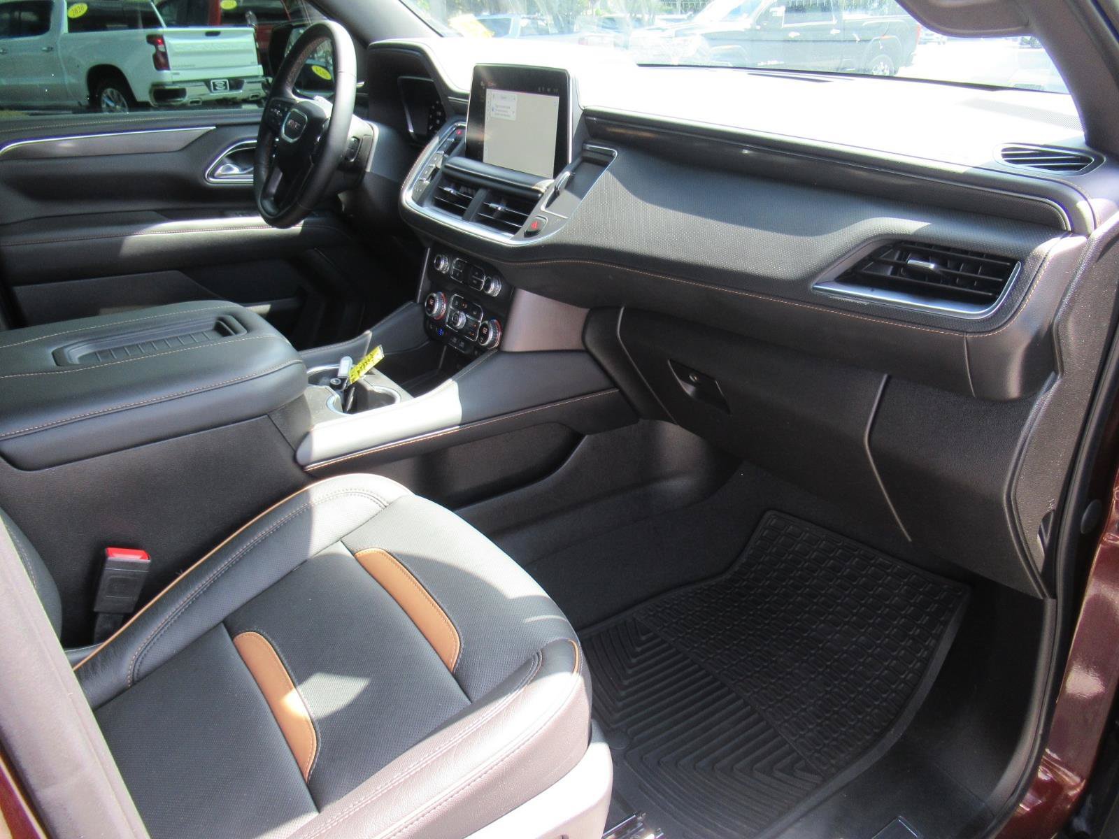 Used 2023 GMC Yukon AT4 w/ AT4 Premium Plus Package AWD/4WD image 10