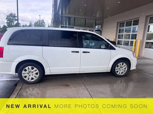 Used 2019 Dodge Grand Caravan SE FWD image 5