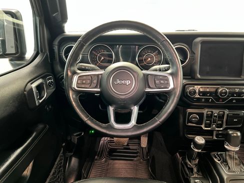 Used 2020 Jeep Gladiator Overland image 12