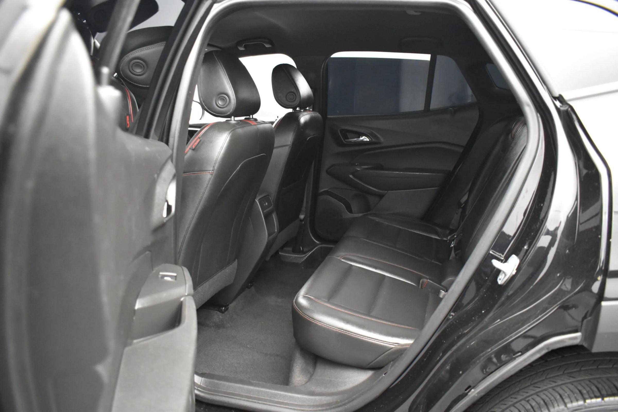 Used 2025 Chevrolet Trax RS FWD image 15