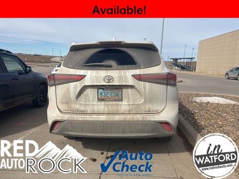 Used 2022 Toyota Highlander XLE image 6