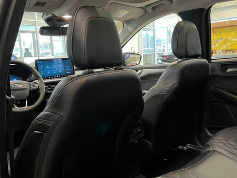 New 2024 Ford Escape SE w/ PHEV Premium Package FWD image 31