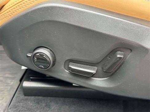 Used 2022 Volvo XC60 B5 Inscription w/ Advanced Package image 18