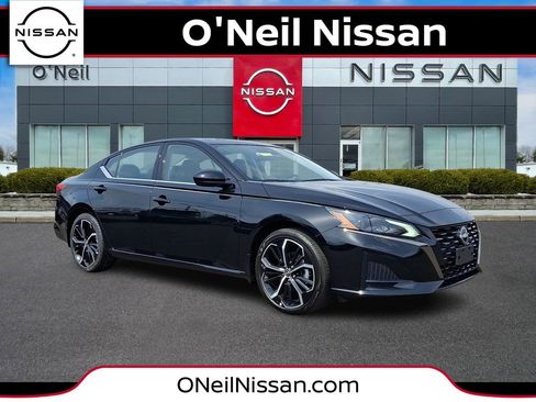 Certified 2025 Nissan Altima 2.5 SR w/ SR Premium Package image 1