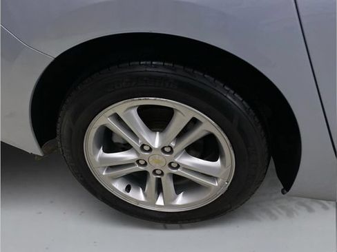 Used 2017 Chevrolet Cruze LT w/ Convenience Package FWD image 17