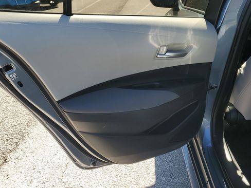 Used 2021 Toyota Corolla LE w/ LE Convenience Package image 12