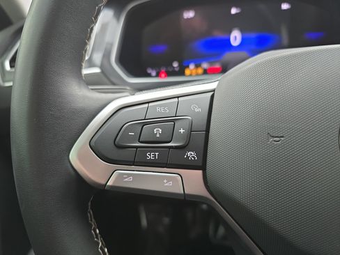 Used 2024 Volkswagen Tiguan SE image 18