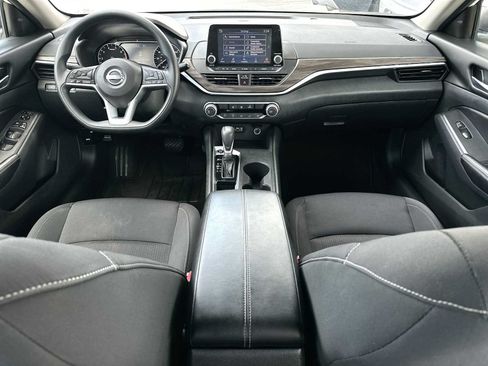 Used 2025 Nissan Altima 2.5 SV FWD image 25