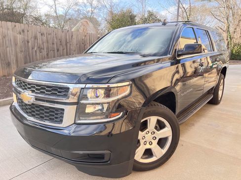 Used 2016 Chevrolet Suburban LT image 1