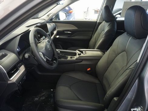 New 2026 Toyota Grand Highlander Platinum image 25