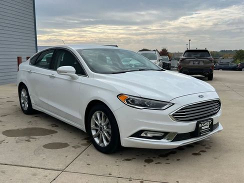 Used 2017 Ford Fusion SE w/ Fusion SE Technology Package image 8