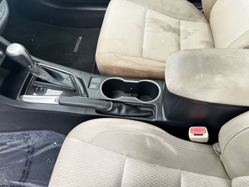 Used 2015 Toyota Corolla LE FWD image 19