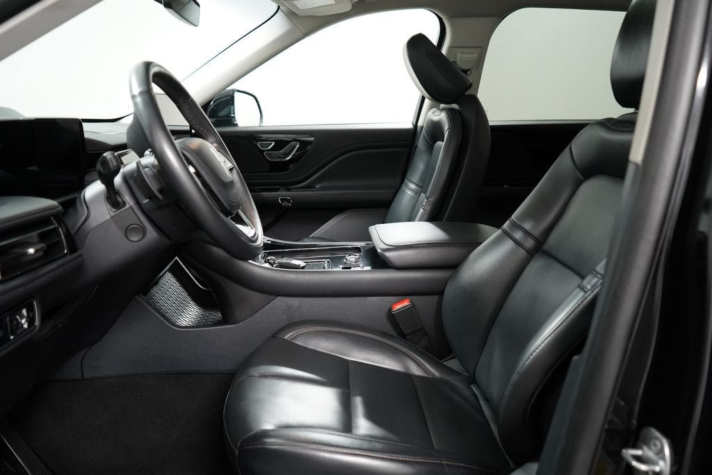 Used 2025 Lincoln Aviator AWD image 13