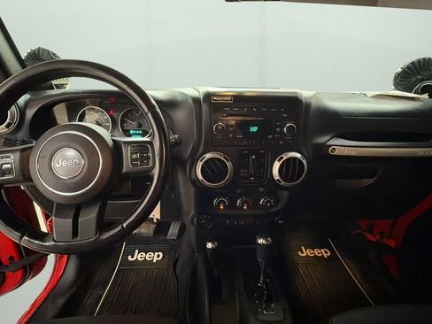 Used 2014 Jeep Wrangler Unlimited Sahara w/ Max Tow Package AWD/4WD image 10