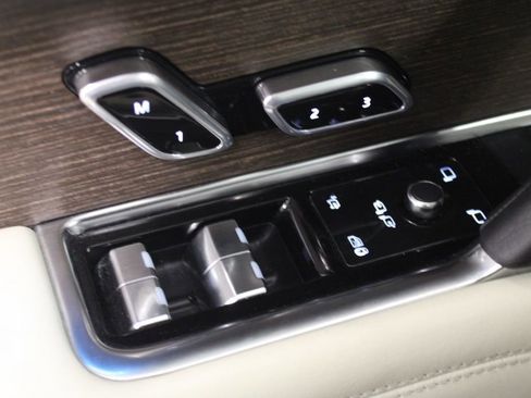 Used 2025 Land Rover Range Rover Autobiography AWD/4WD image 19