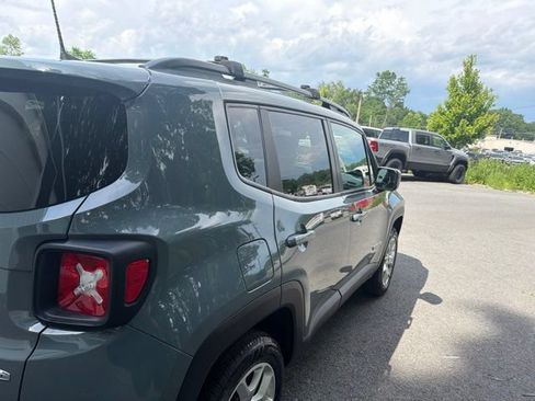 Used 2018 Jeep Renegade Latitude w/ Cold Weather Group AWD/4WD image 5