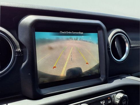 Used 2023 Jeep Wrangler Unlimited Sahara w/ Cold Weather Group AWD/4WD image 9