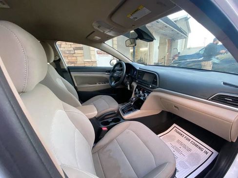 Used 2019 Hyundai Elantra SEL image 12