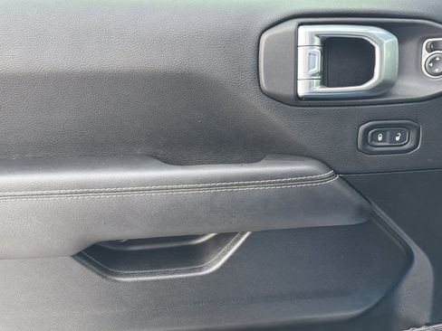 Used 2022 Jeep Wrangler Unlimited Sahara w/ Cold Weather Group image 12