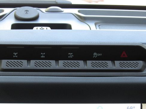Used 2025 Ford Bronco Heritage Edition AWD/4WD image 26